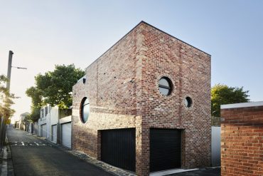 Project by Austin Maynard Architects Made From Recycled Red Bricks