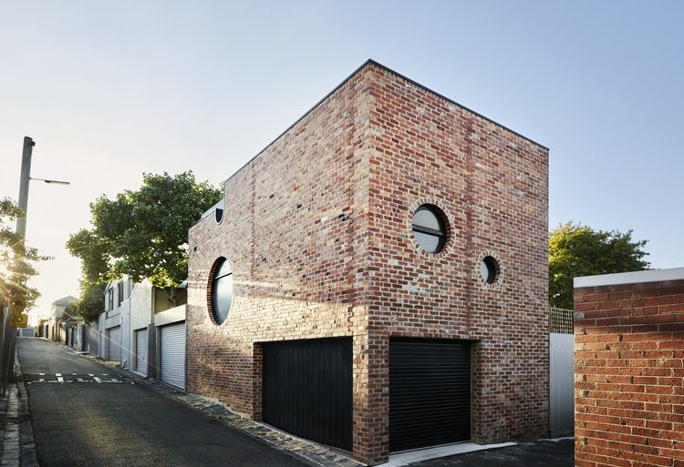 Project by Austin Maynard Architects Made From Recycled Red Bricks